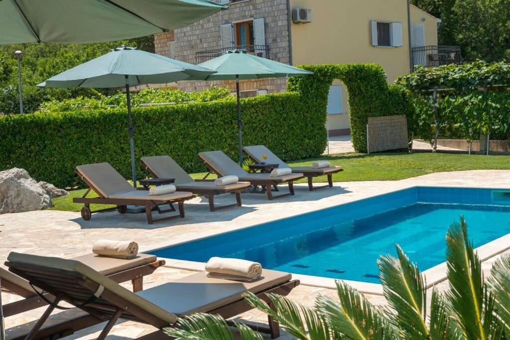 Vila Vergatum-Privacy,Gym,Billiards,Table Tennis Donji Brgat Exterior foto